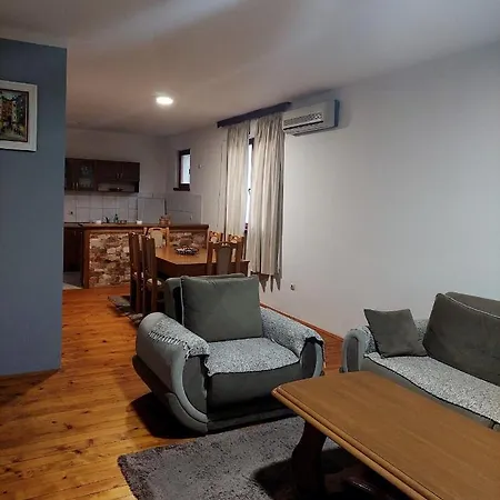 Vila Hlad Holiday home *